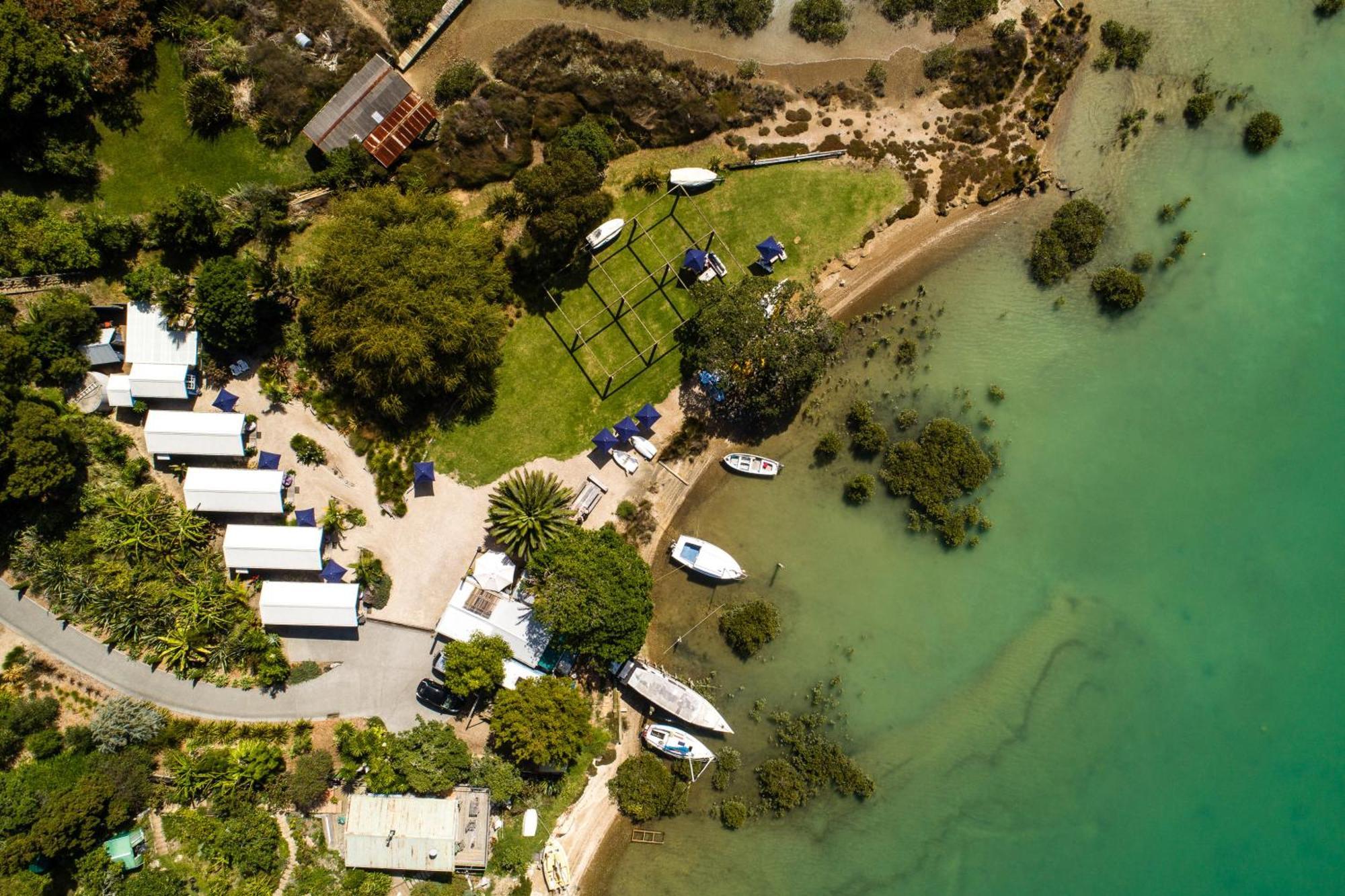 Apartament Boatsheds On The Bay, Waiheke Island Ostend Zewnętrze zdjęcie
