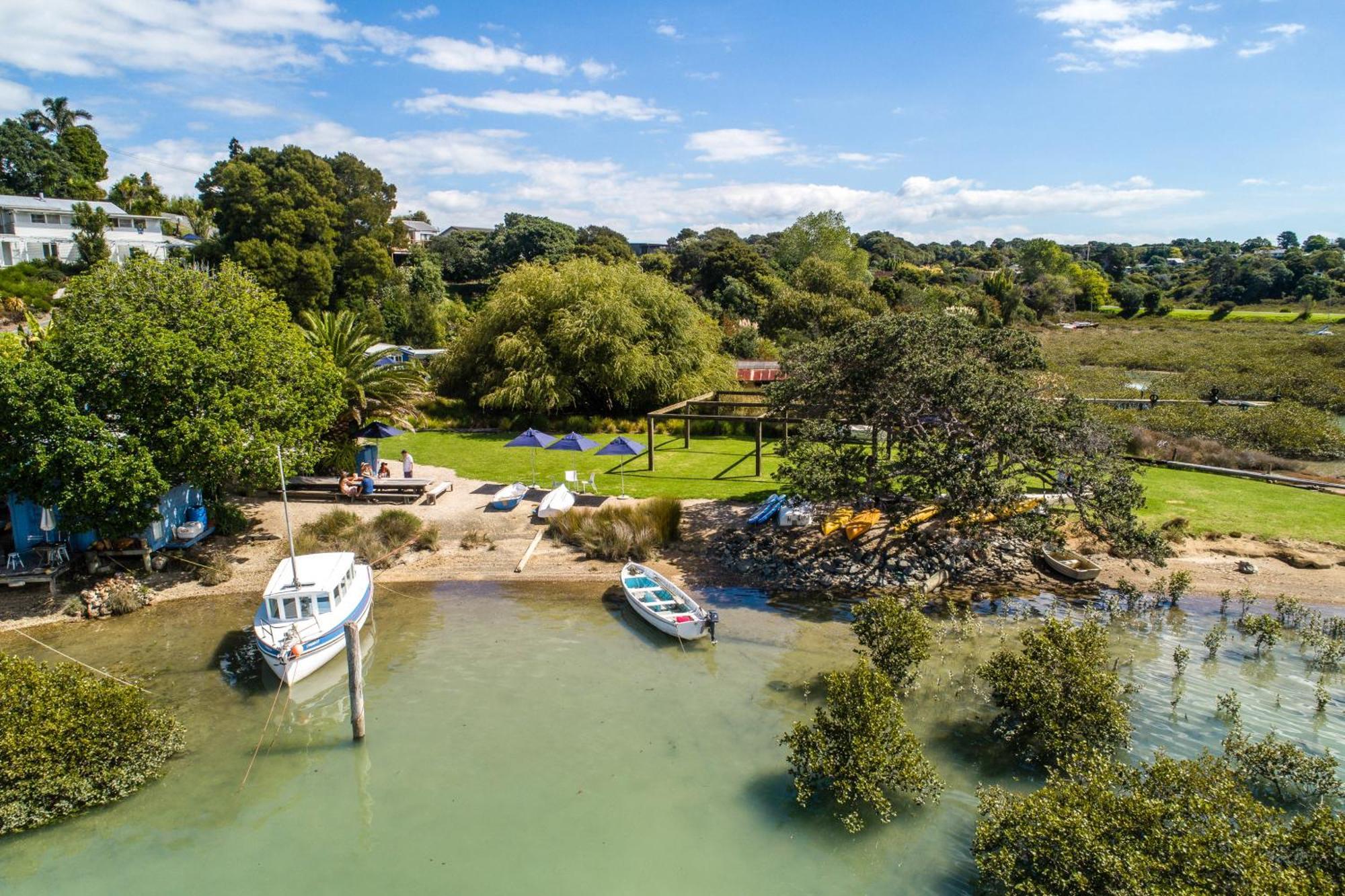 Apartament Boatsheds On The Bay, Waiheke Island Ostend Zewnętrze zdjęcie